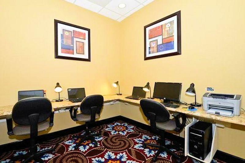 Causeway Bay Hotel Lansing Dış mekan fotoğraf